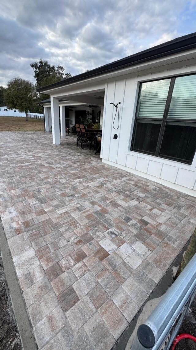 Not gonna lie—we LOVE the warmth these pavers bring to the backyard.

Belgard manufacturer
Model: Appian Stone
Color: Napoli

DM us for a quick estimate!