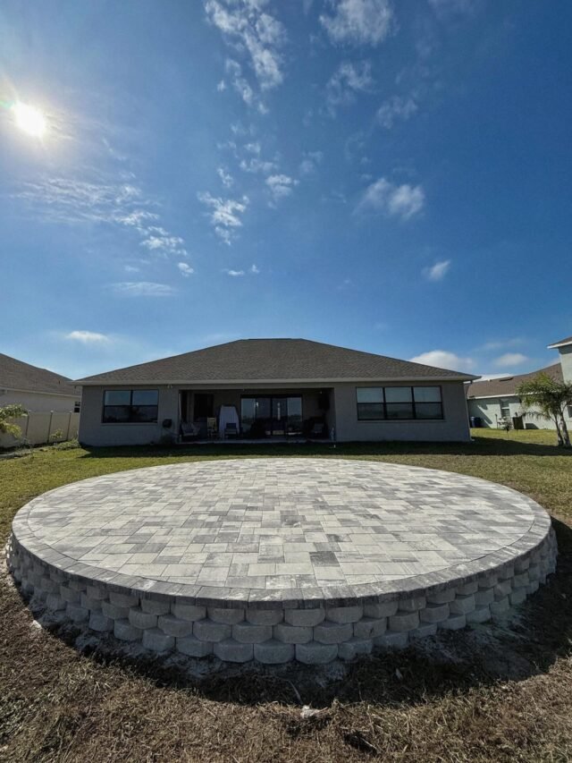 this patio is READY for a beautiful end of the year celebration 🌟🤝🏻

What would you build here?