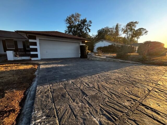 A fresh driveway changes the whole face of your home.

Let us take care of it 😉